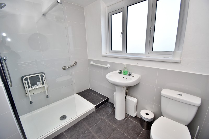 Richmond Crescent, Highams Park, London. E4 9RU SSTC McRae's Sales